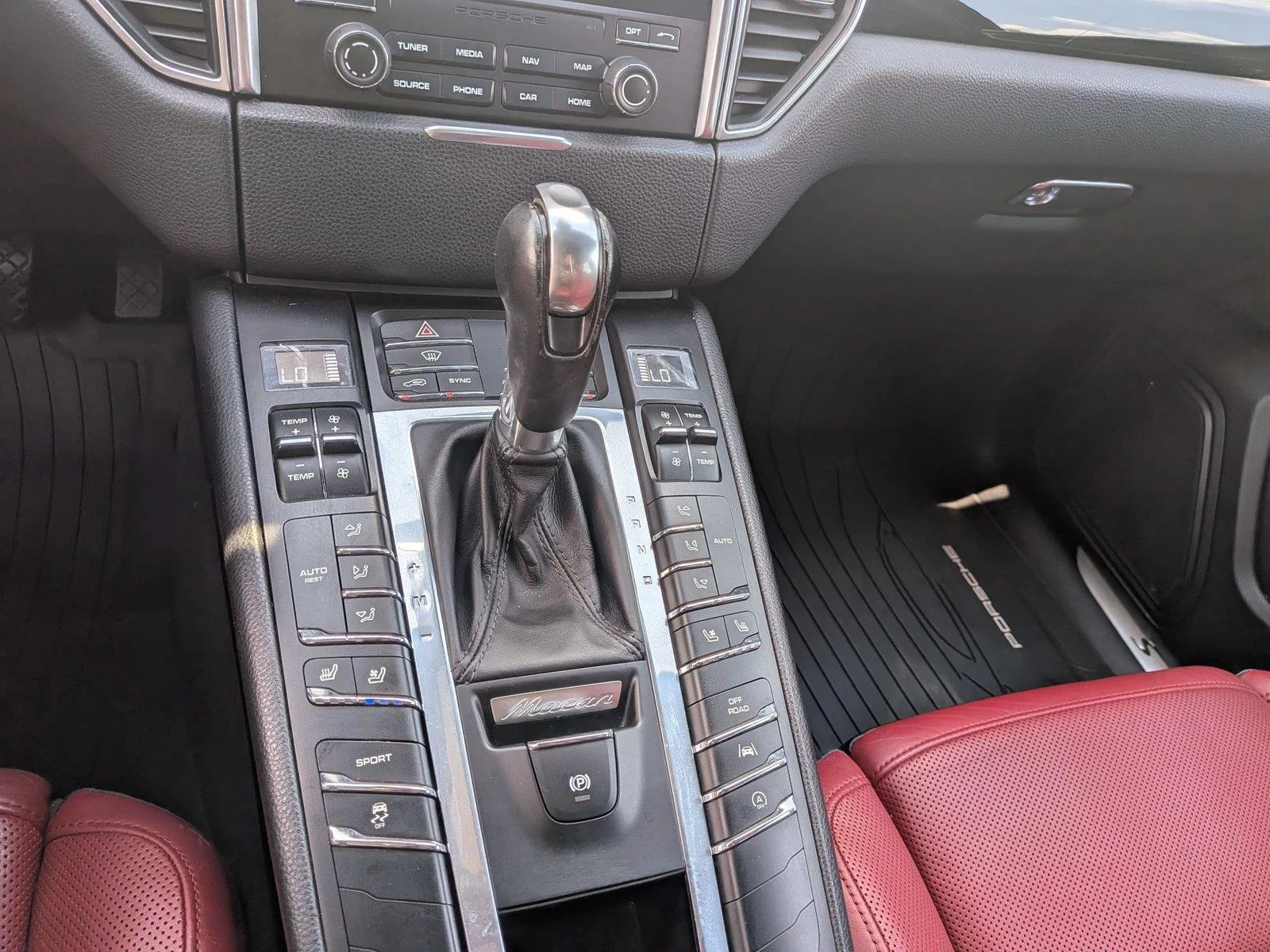Used 2018 Rhodium Silver Metallic Porsche S image 25