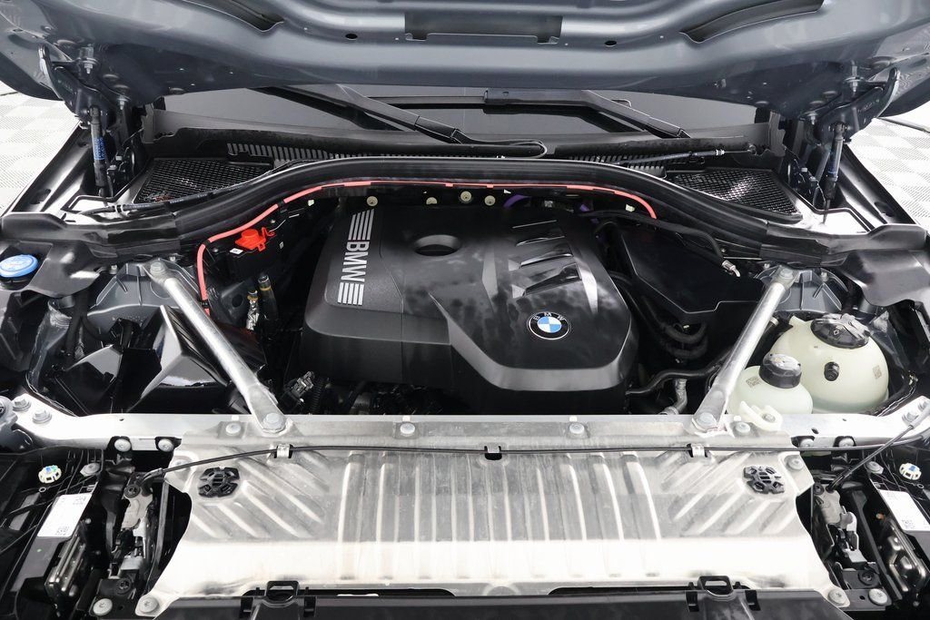 Used 2025 Skyscraper Grey Metallic BMW 30 xDrive image 15