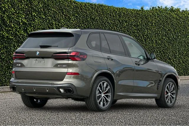 Used 2026 Green BMW xDrive40i image 4