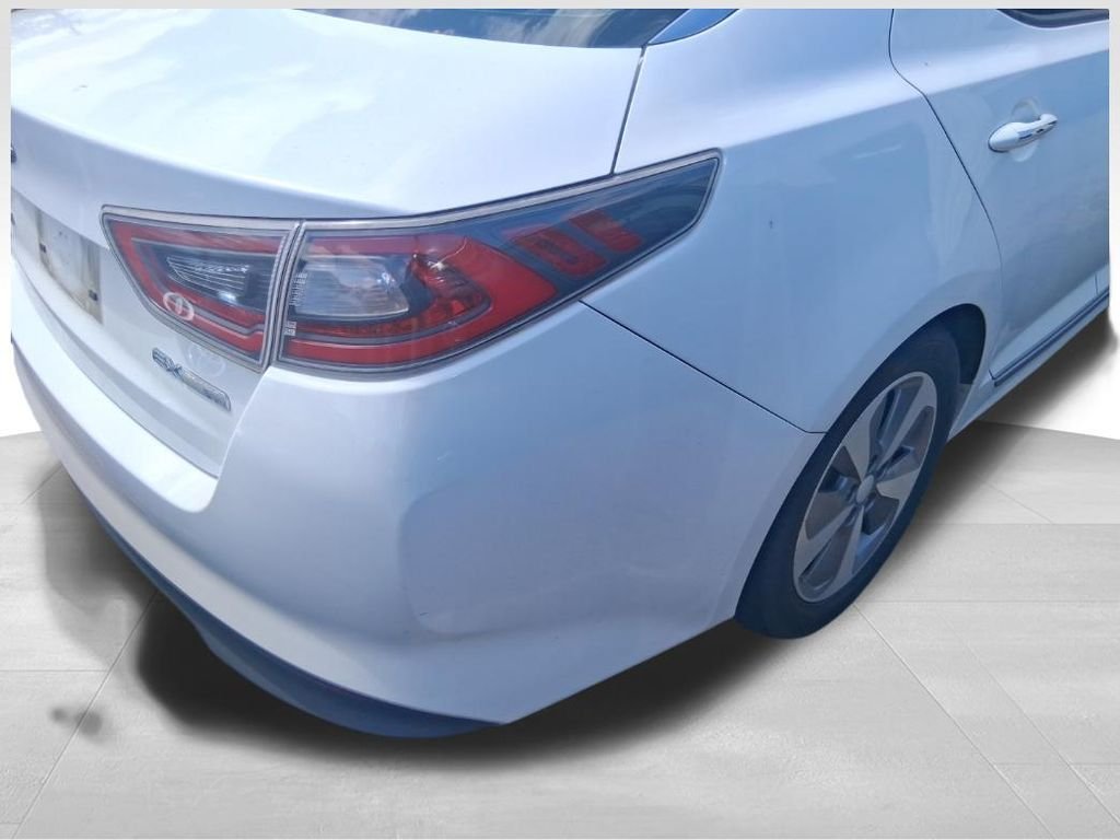 Used 2014 White Kia EX image 19