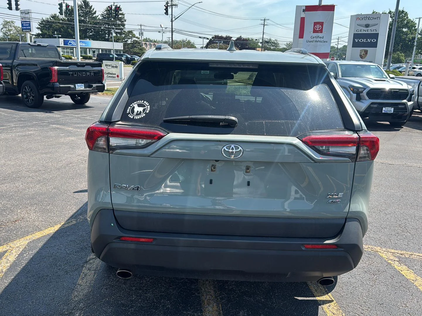 Used 2019 Lunar Rock Toyota XLE Premium image 5