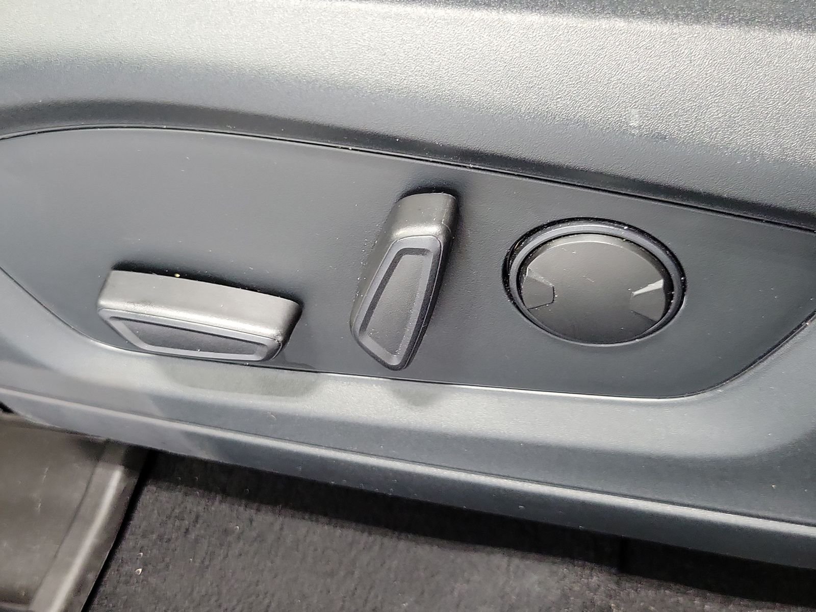 Used 2020 Silver Ford XLT image 9