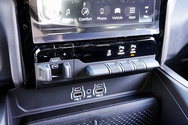 New 2026 Diamond Black Crystal Pearl-Coat Exterior Paint RAM Big Horn Sport Appearance Edition image 33