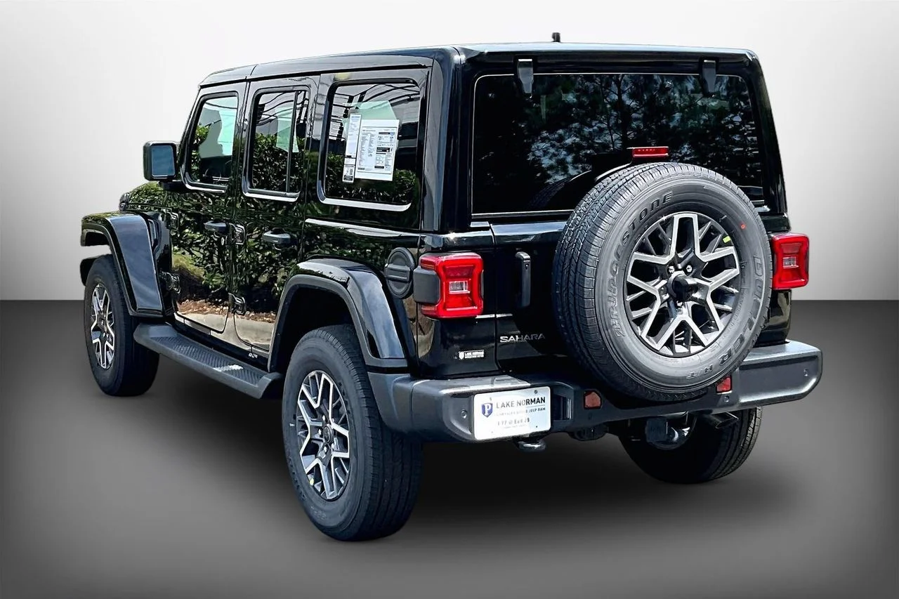 New 2026 Black Clear-Coat Exterior Paint Jeep Sahara image 6
