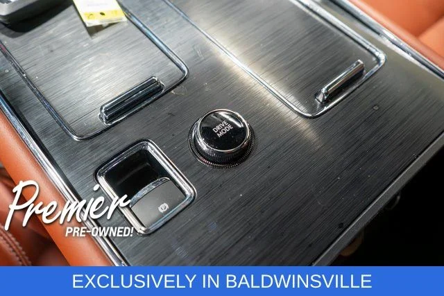 Used 2025 White Lincoln Reserve image 43