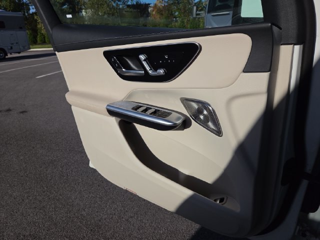 Certified Used 2023 White Mercedes-Benz GLC 300 image 18