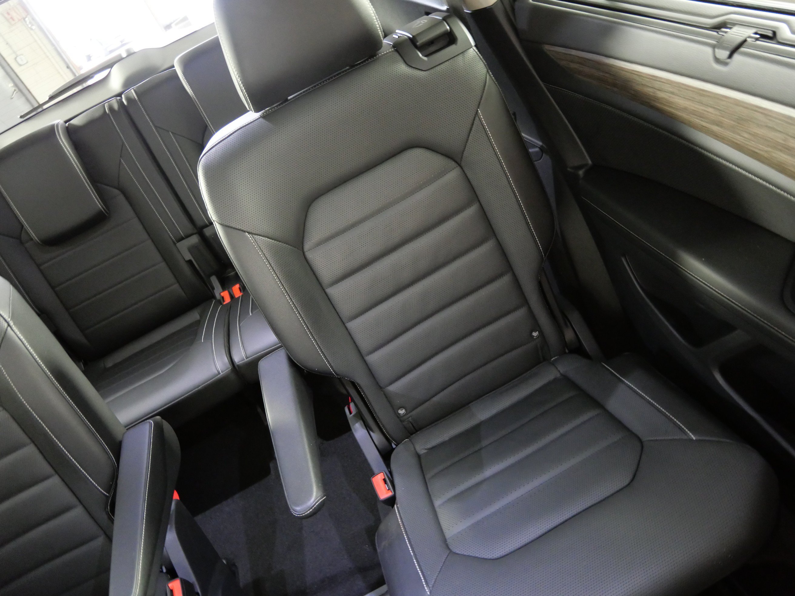 Used 2024 Black Volkswagen 2.0T SEL image 25