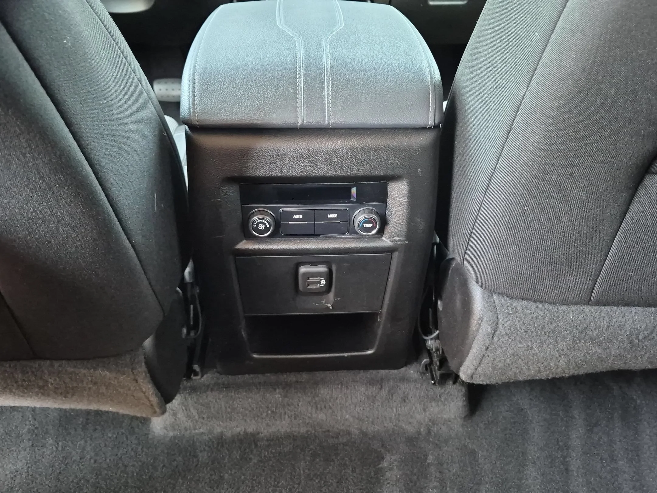 Used 2019 Graphite Metallic Chevrolet LT Cloth image 19