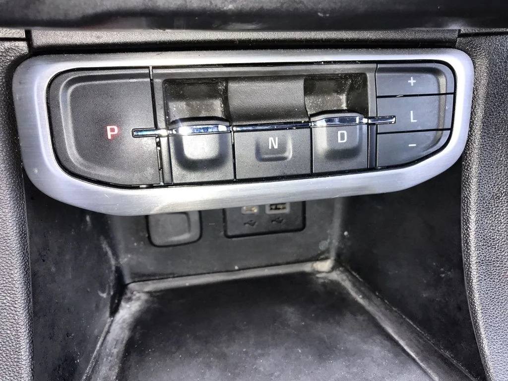 Used 2023 White GMC SLE image 19