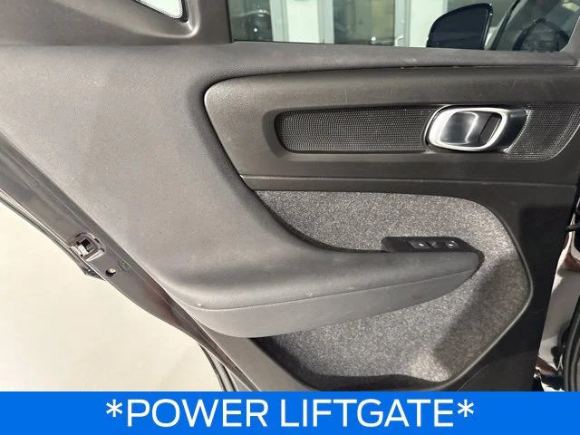 Used 2022  Volvo Momentum image 18