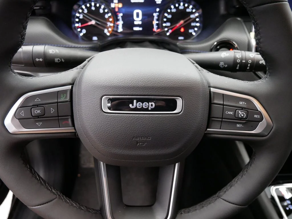 New 2026 Diamond Black Crystal Pearlcoat Jeep Latitude image 22
