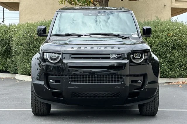 New 2026 Santorini Black Land Rover X-Dynamic SE image 8