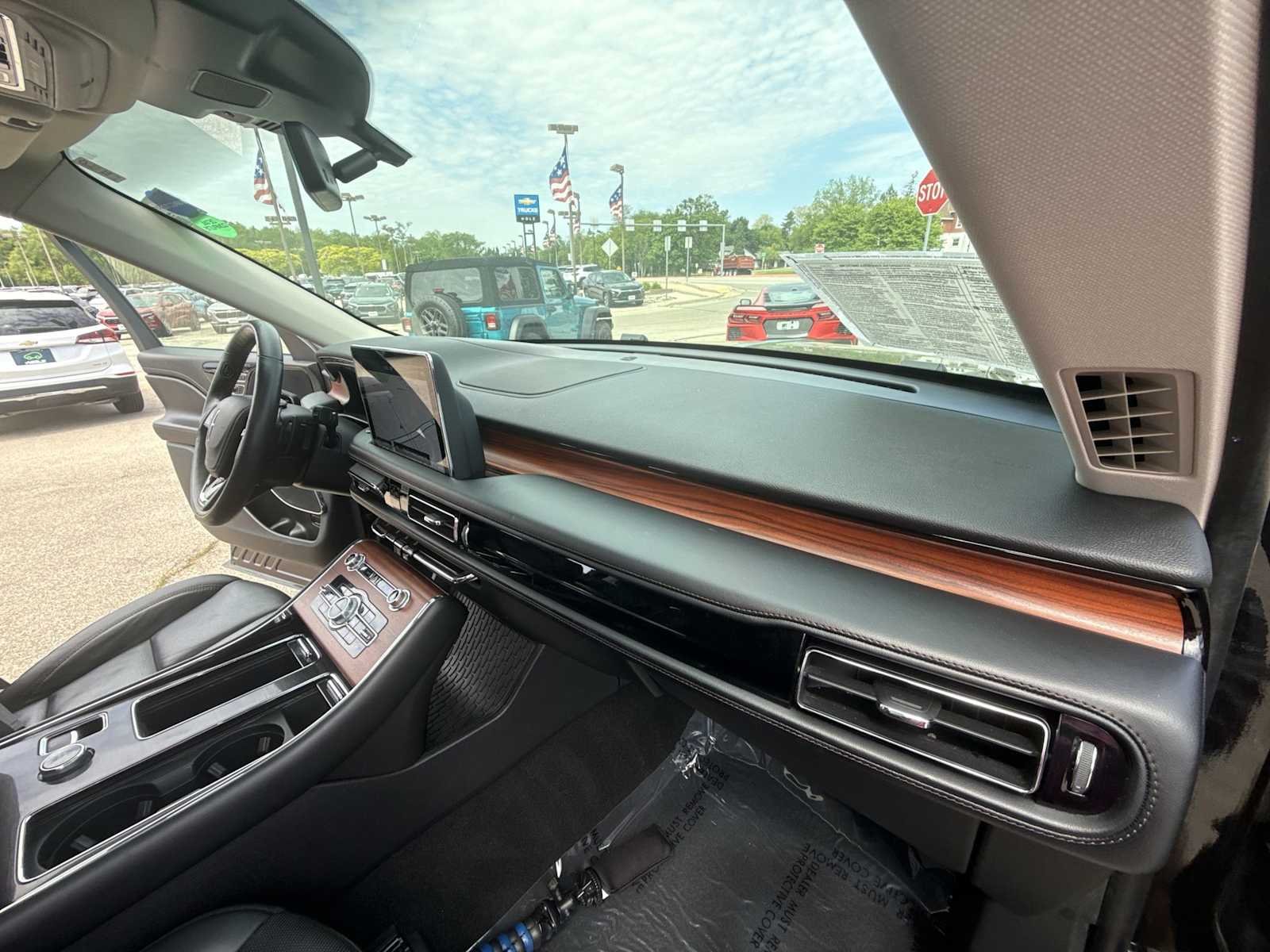 Used 2024 Black Lincoln Reserve image 30