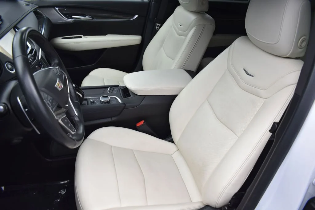 Certified Used 2023 Crystal White Tricoat Cadillac Sport image 12