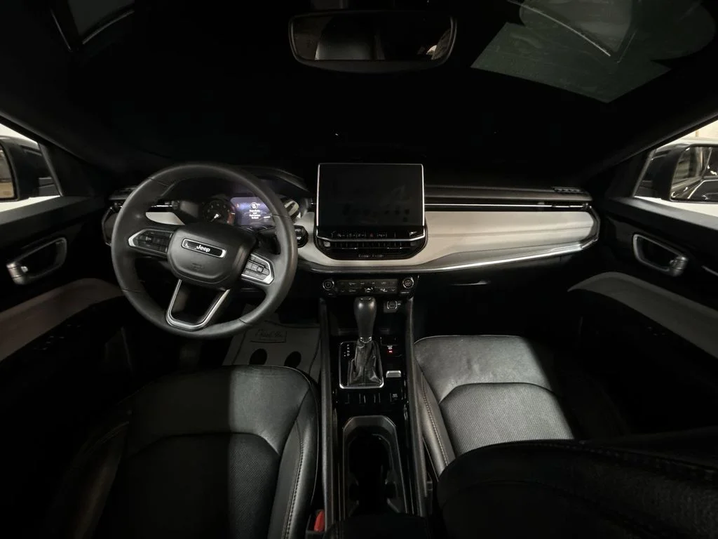 Used 2023 Diamond Black Jeep Limited image 28