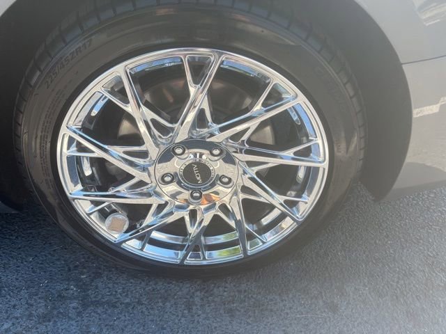 Used 2021 SATIN STEEL METALLIC Cadillac Luxury image 9