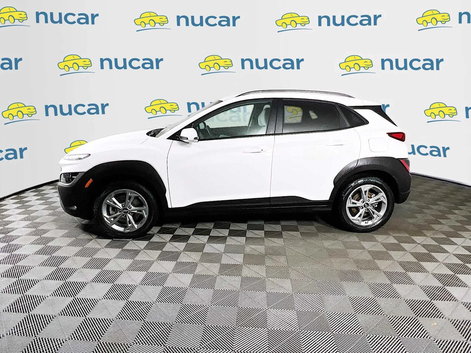 Used 2023 Lunar White Hyundai SEL image 4