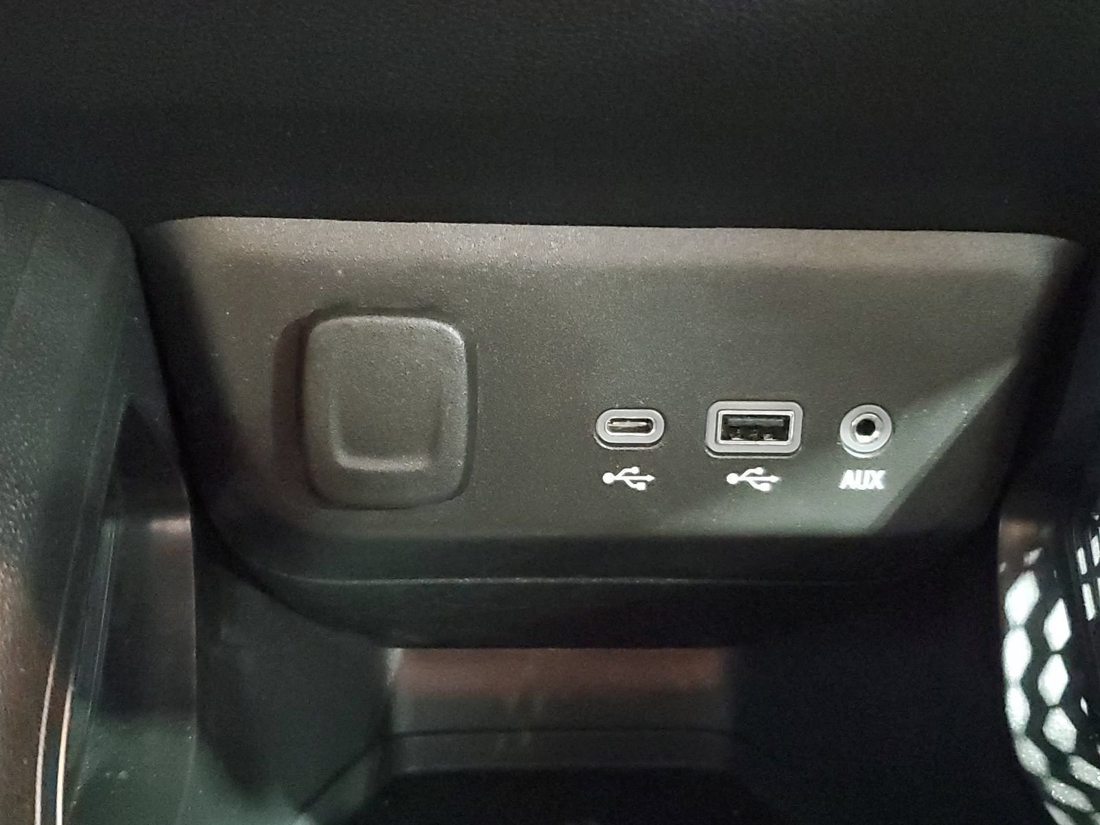 Used 2022 White Chevrolet LS image 23