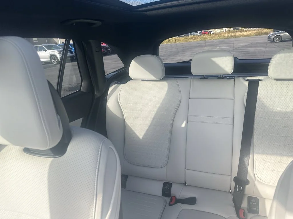 Used 2026  Mercedes-Benz GLC 300 image 12