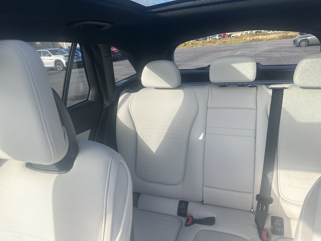 Used 2026  Mercedes-Benz GLC 300 image 12
