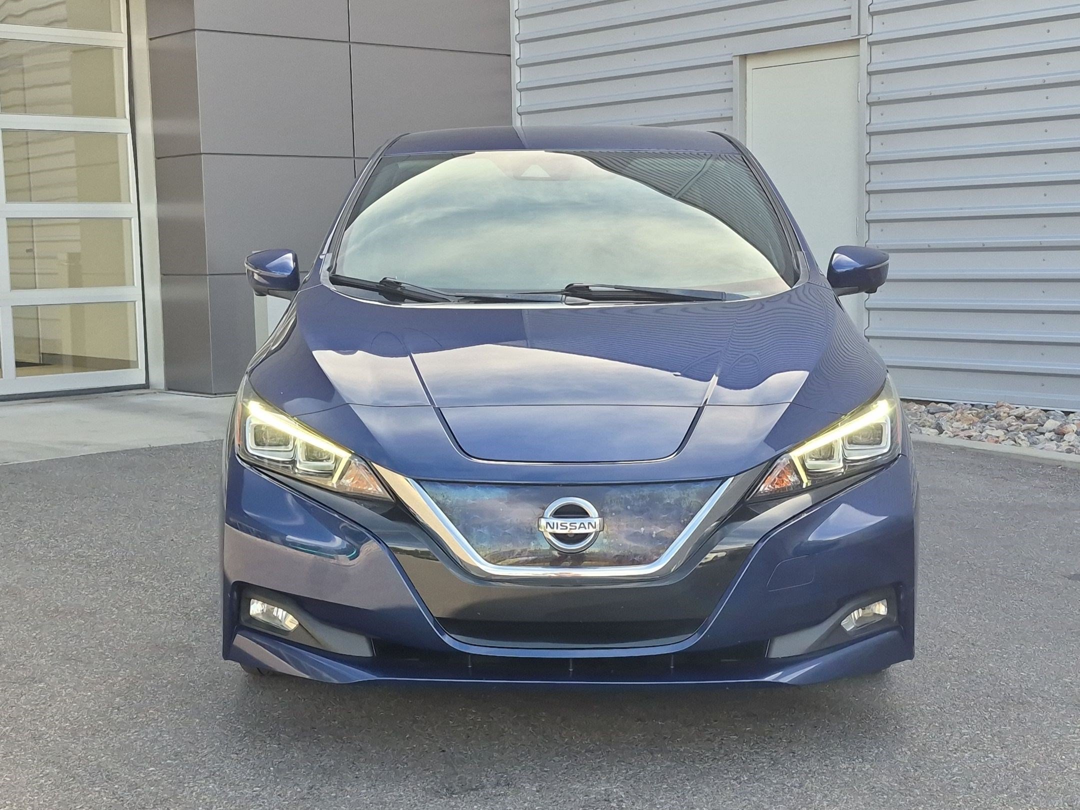 Used 2018 Deep Blue Pearl Nissan SL image 9