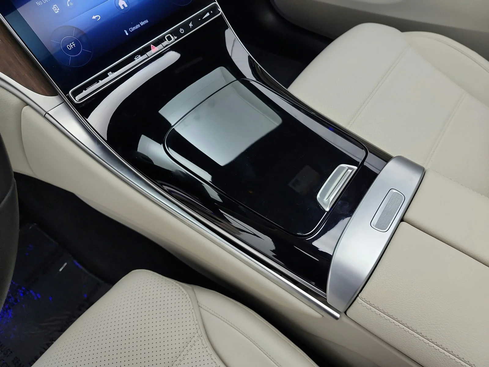 Used 2024 Black Mercedes-Benz GLC 300 SUV image 11