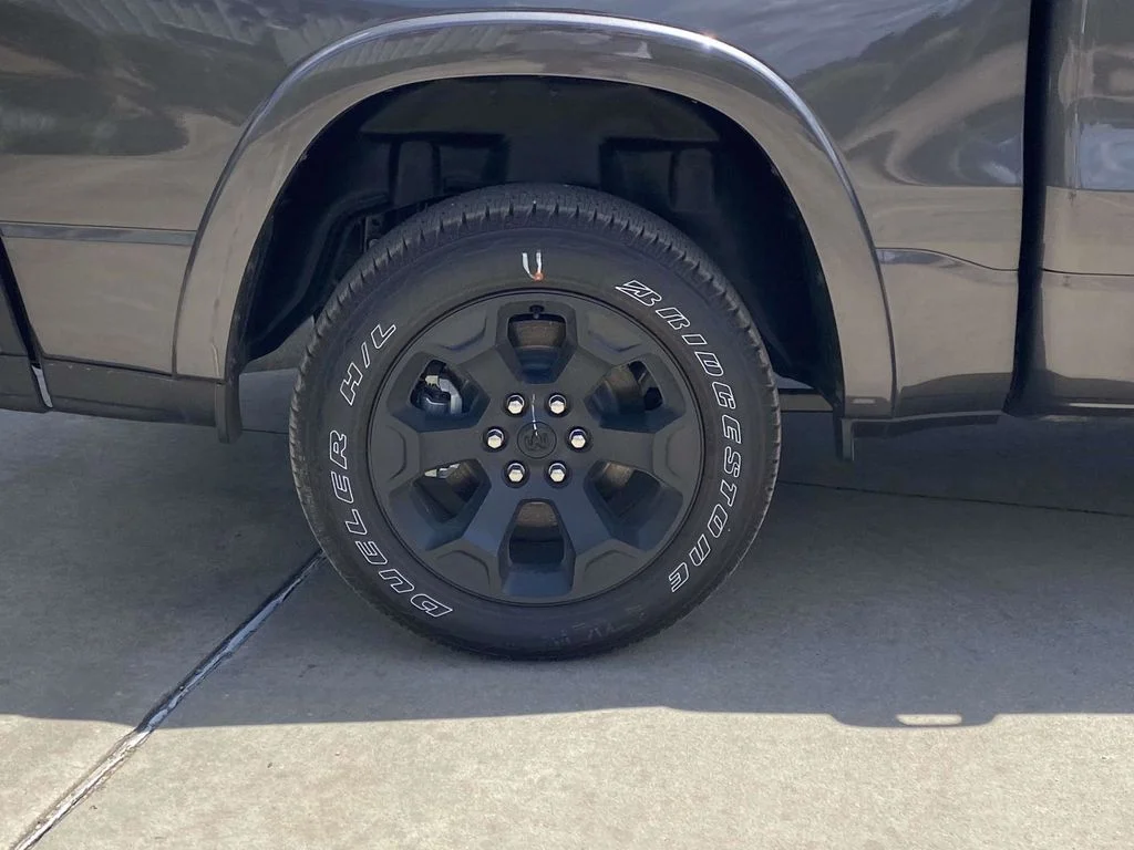 New 2026 Granite Crystal Metallic Clear-Coat Exterior Paint RAM Big Horn/Lone Star image 8