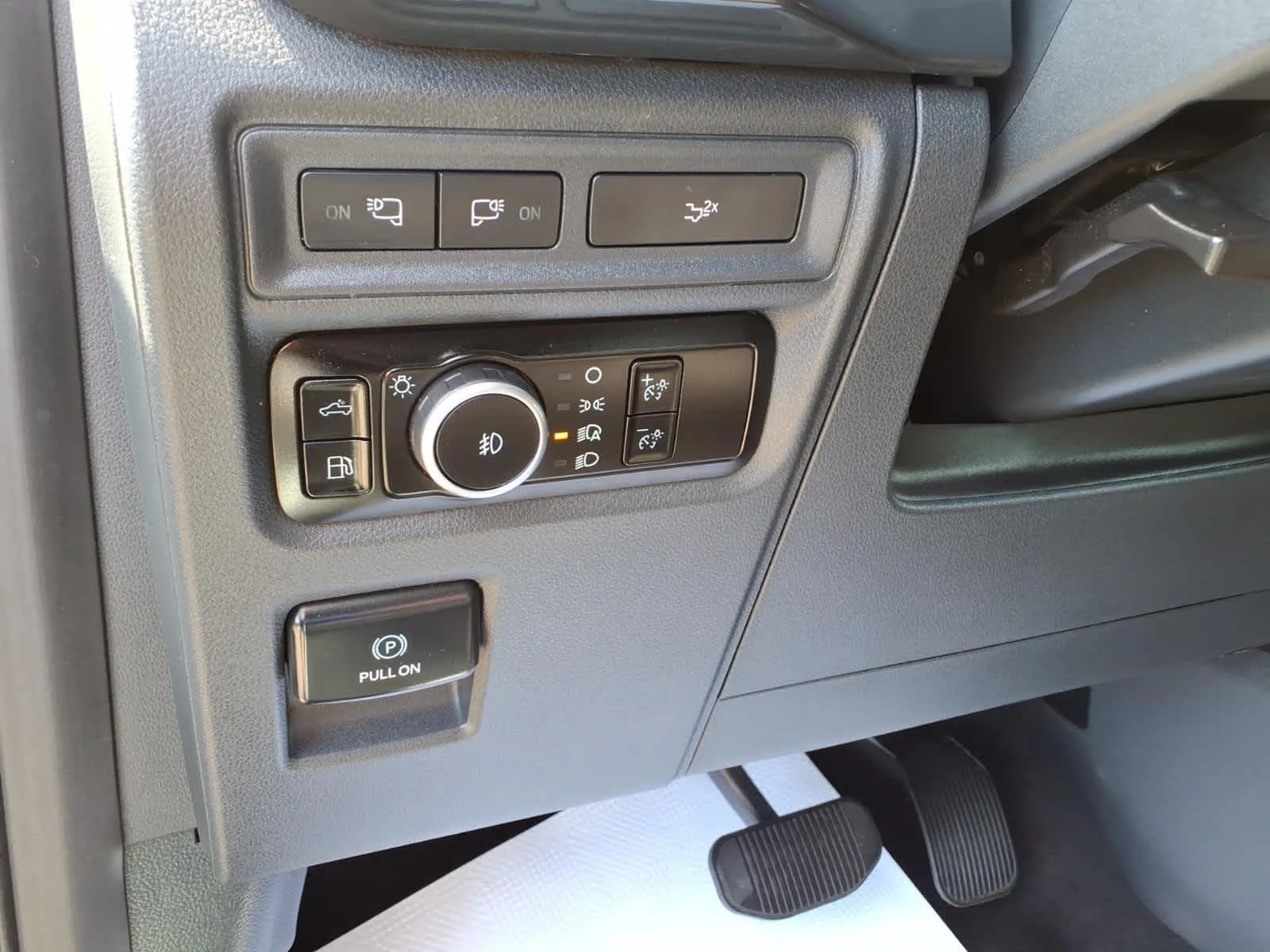 Used 2023 Oxford White Ford XLT image 15