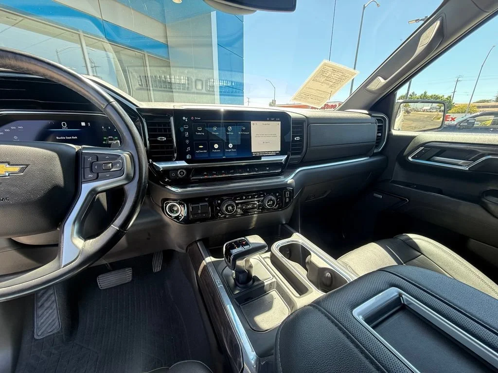 Used 2022 Summit White Chevrolet LTZ image 24