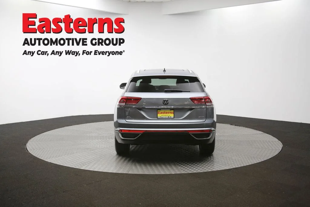 Used 2021 Gray Volkswagen 2.0T SEL image 37