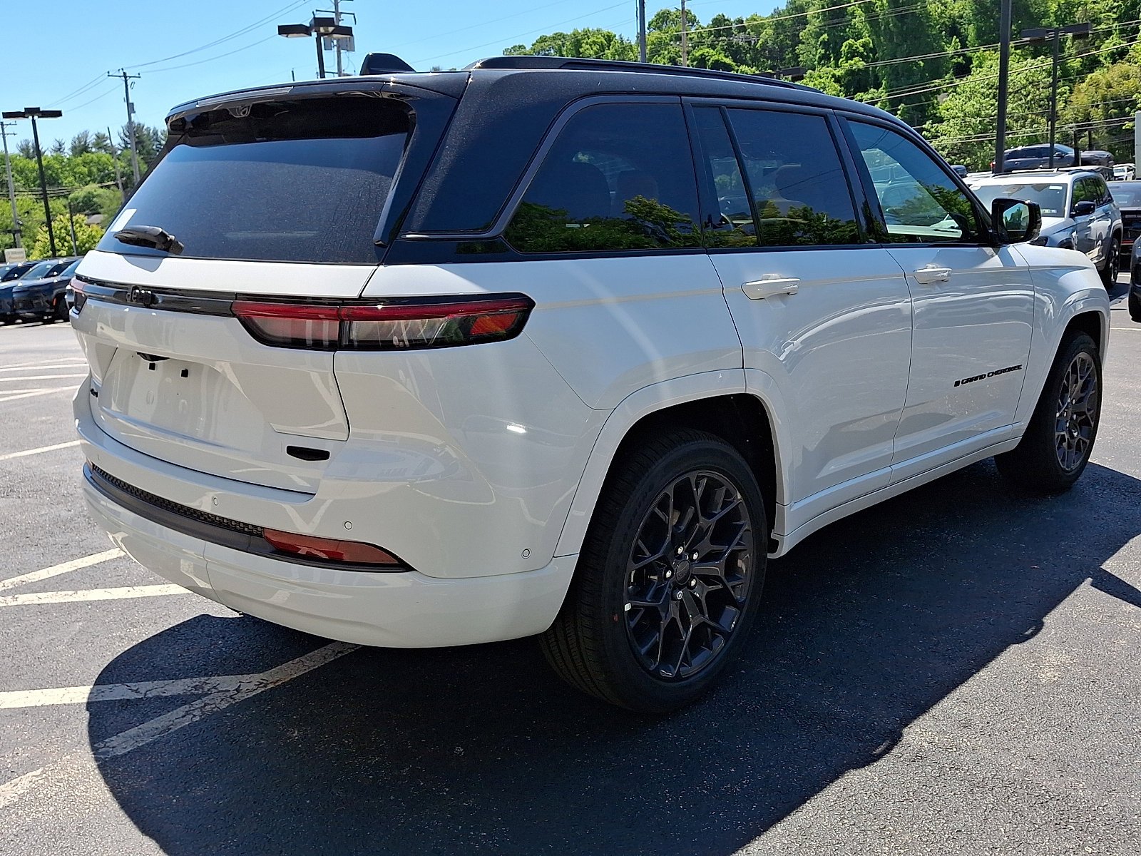 New 2026 Bright White Clear-Coat Exterior Paint Jeep Summit image 3