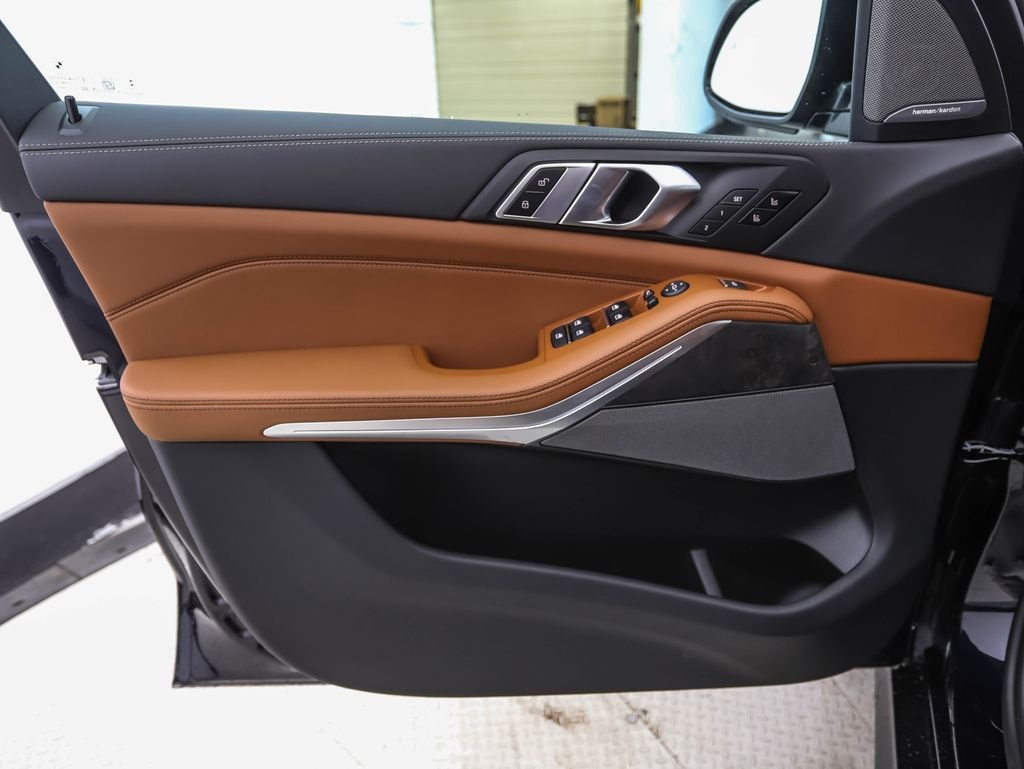 New 2026 Carbon Black Metallic BMW xDrive40i image 9