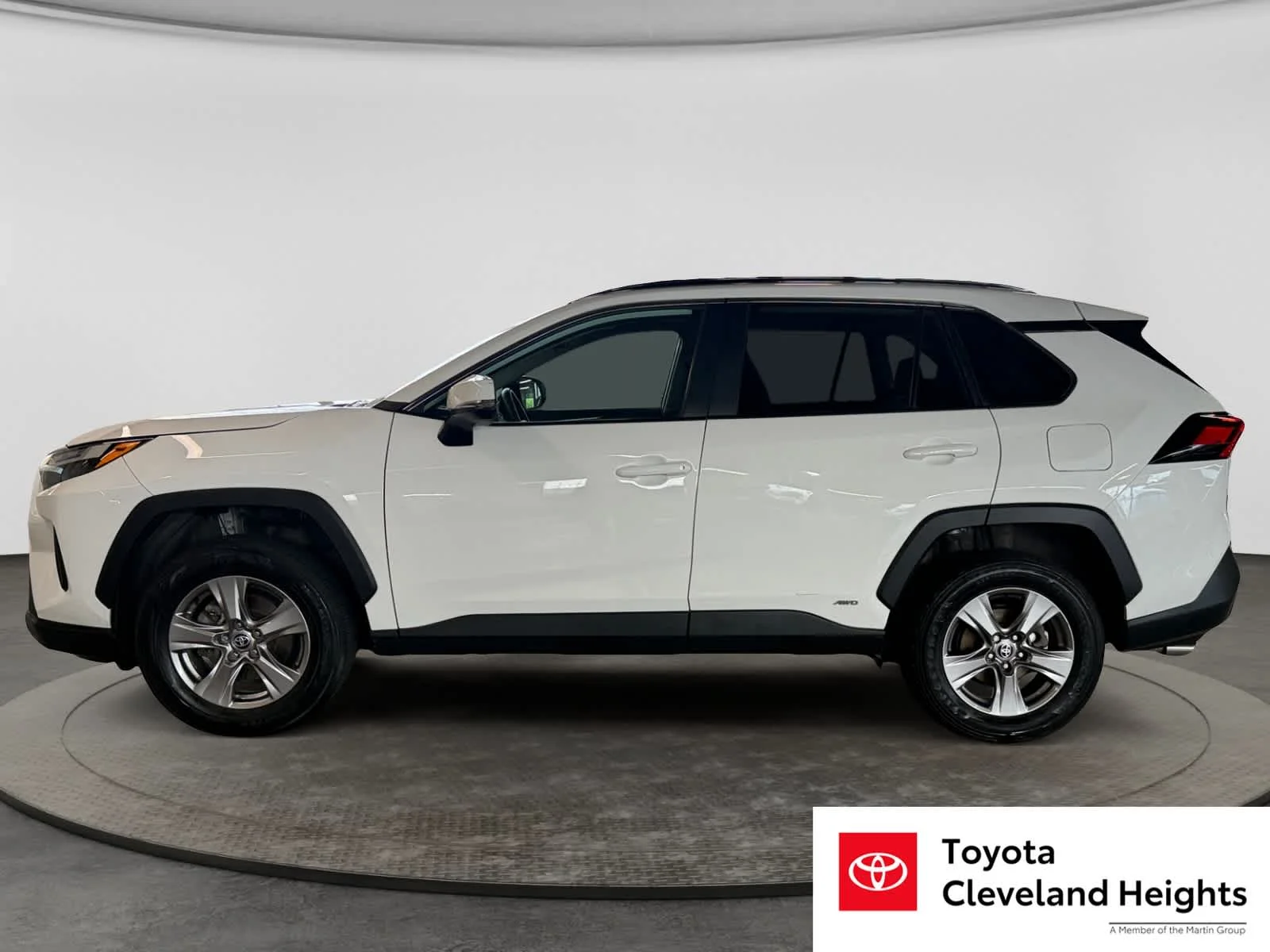 Used 2024 Ice Cap Toyota Hybrid XLE image 8