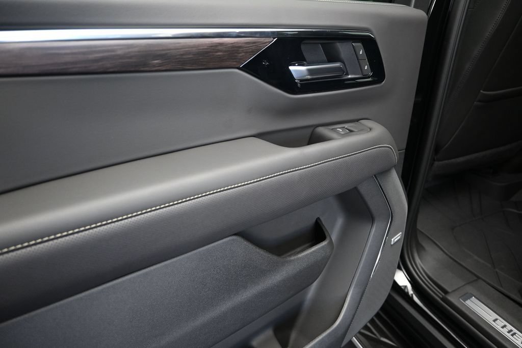 2026 Chevrolet Suburban Premier - Photo 15