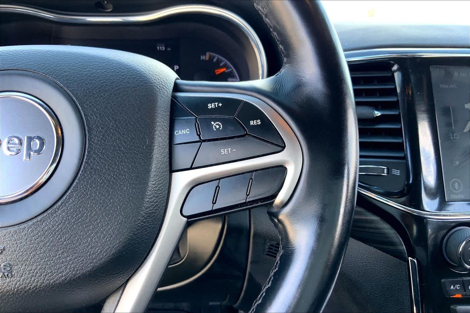 Used 2022 Sting-Gray Clearcoat Jeep Laredo X image 24