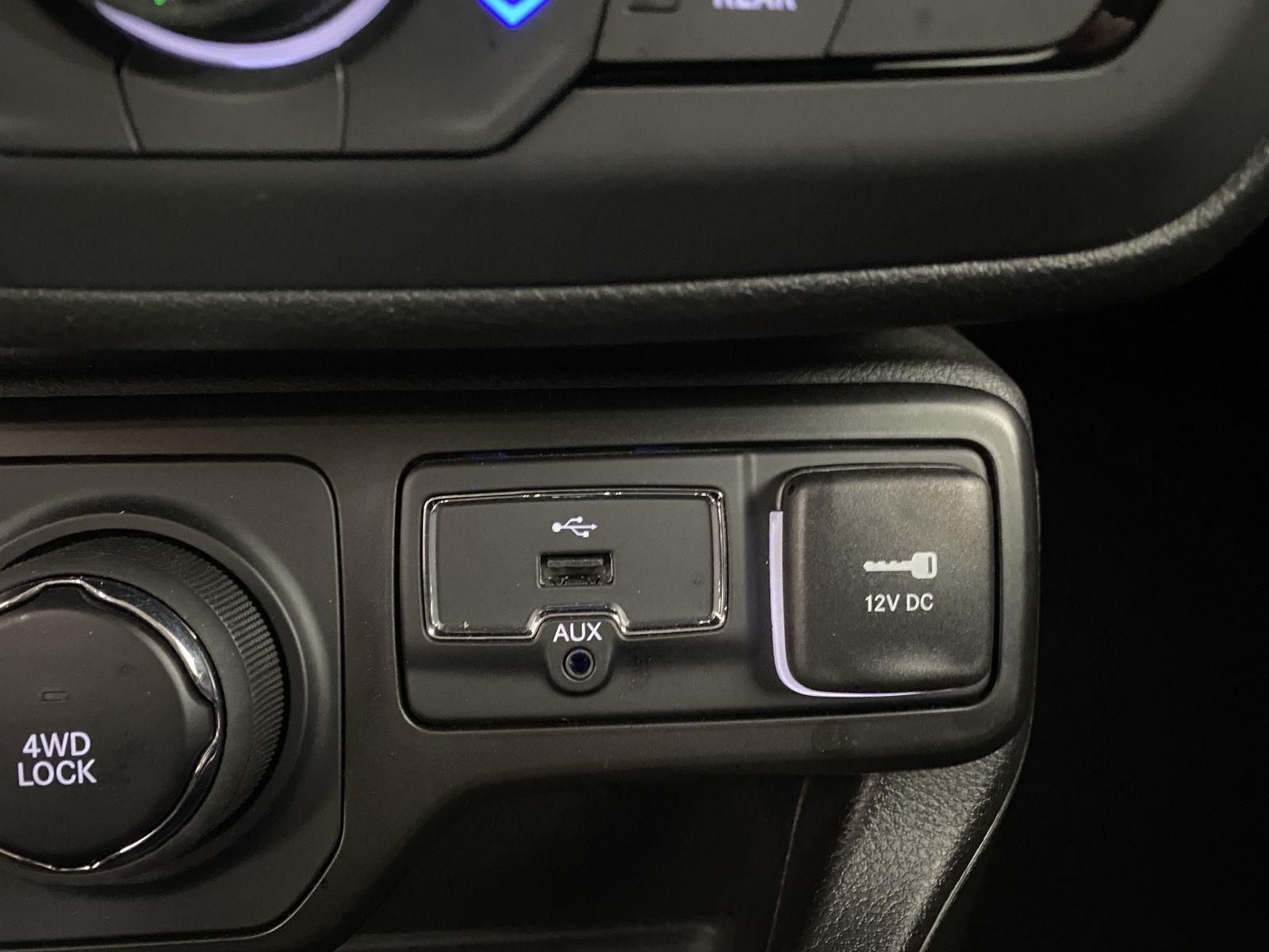 Used 2023 Colorado Red Clearcoat Jeep Latitude image 13