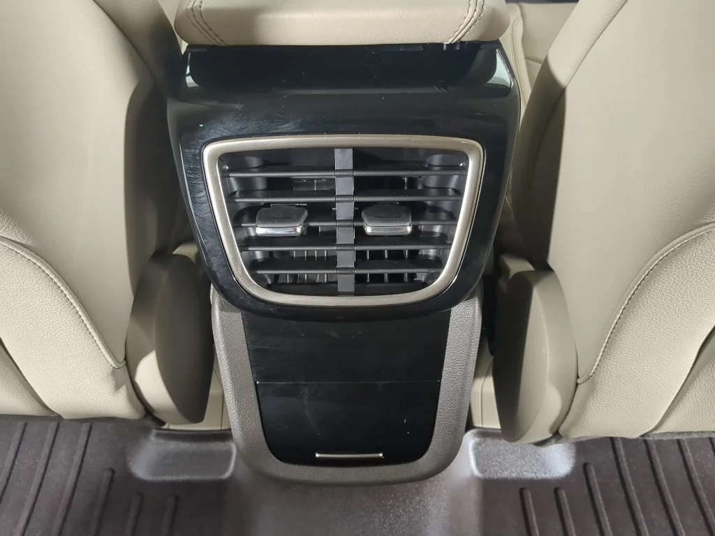Used 2022 White Lincoln Standard image 25