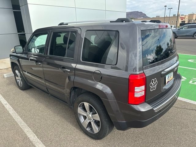 Used 2017 Granite Crystal Clearcoat Metallic Jeep Latitude image 2