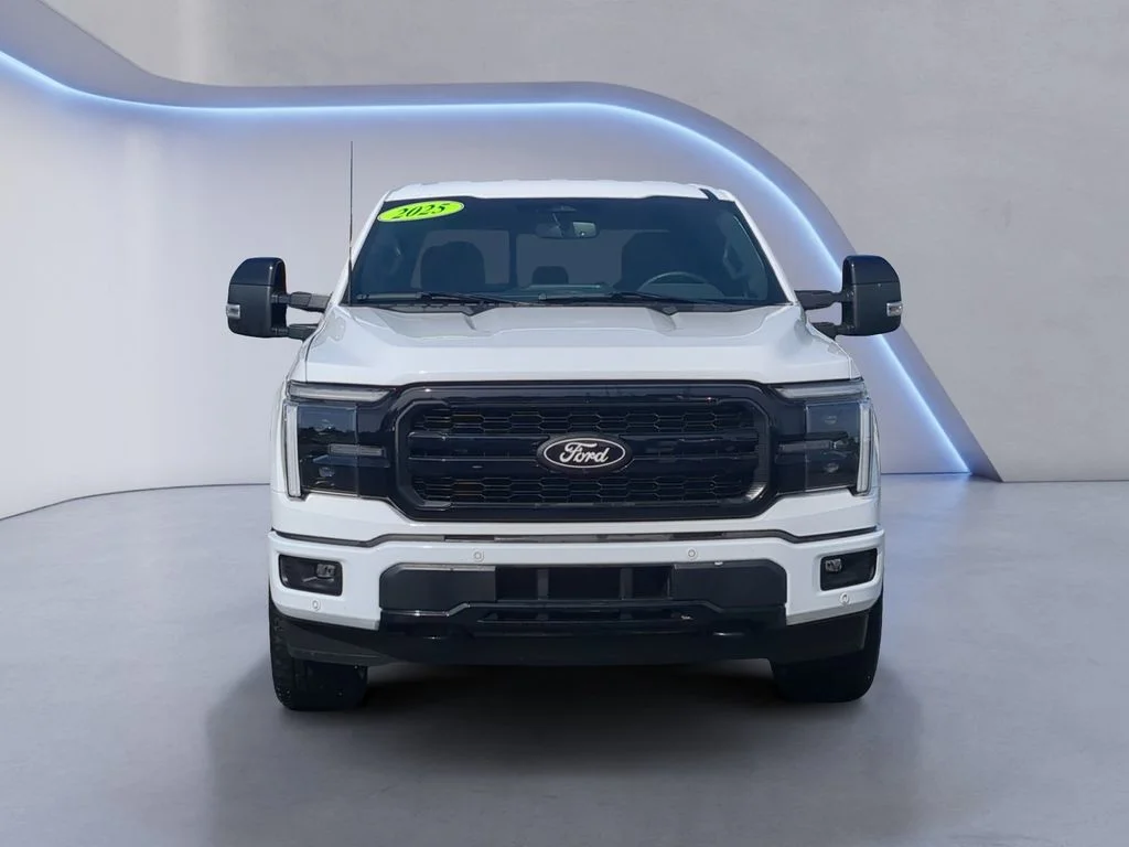 Used 2025  Ford Lariat image 10