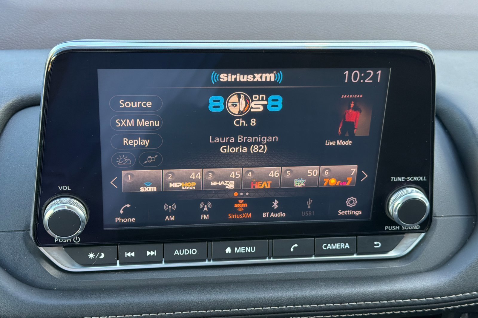 Used 2021 Glacier White Nissan S image 17