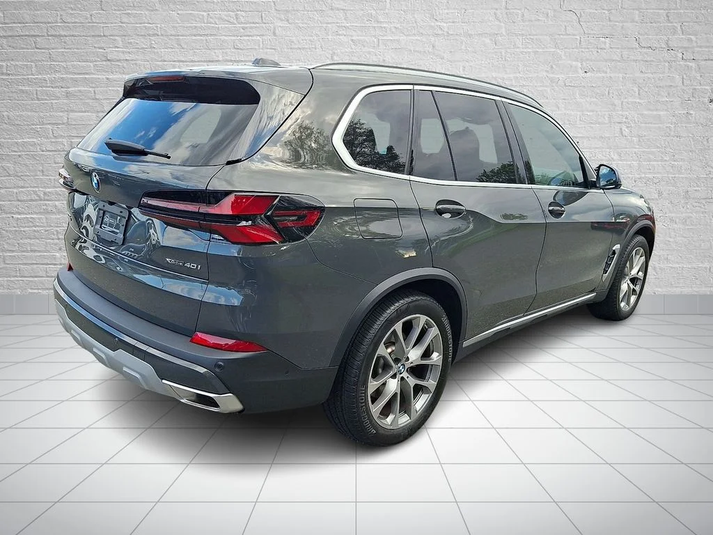 Used 2026 Gray Metallic BMW xDrive40i image 4