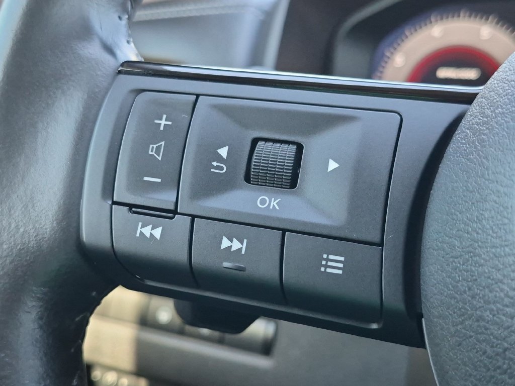 Used 2022 Gold Nissan Platinum image 15