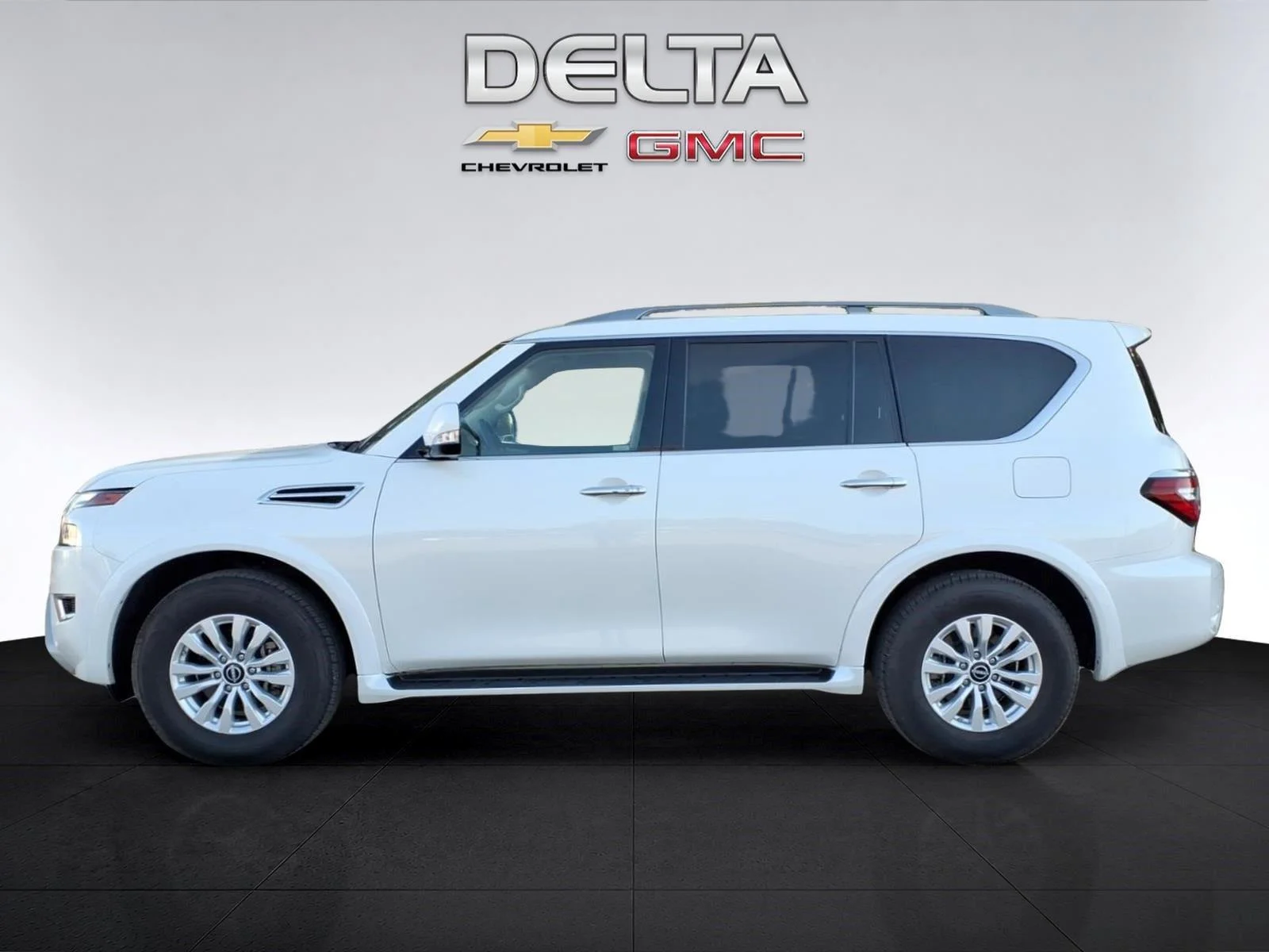 Used 2023  Nissan SV image 2
