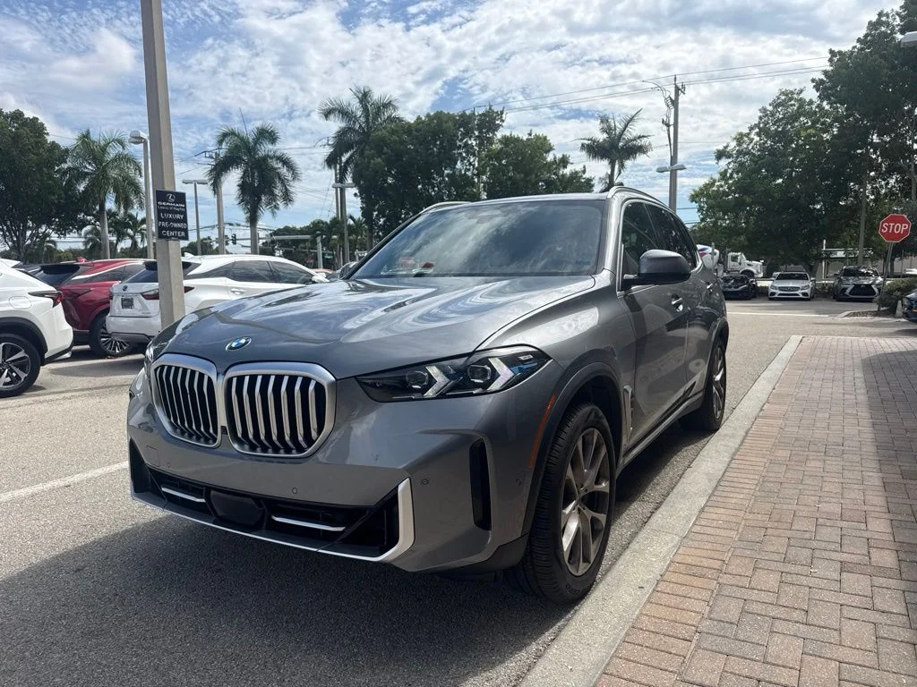 Used 2024 Gray BMW sDrive40i image 2