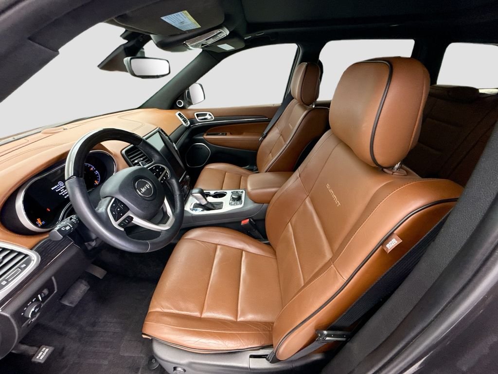 Used 2018 Crystal Metallic Jeep Summit image 17