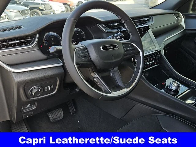 New 2025 Silver Zynith Exterior Paint Jeep Laredo image 24