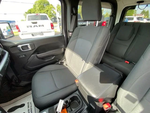 Used 2020 Gray Jeep Sport S image 13