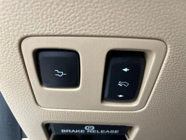 Used 2020 White Ford Lariat image 17
