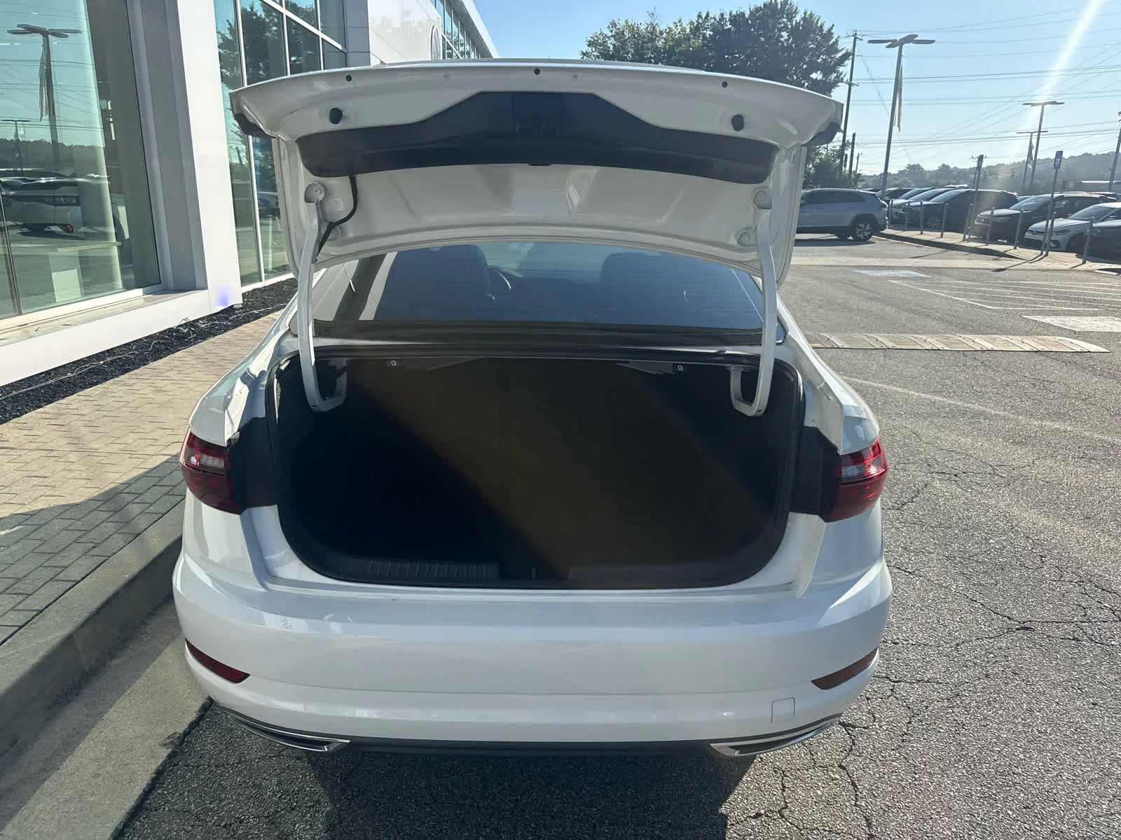 Used 2020 Pure White Volkswagen SEL Premium image 20