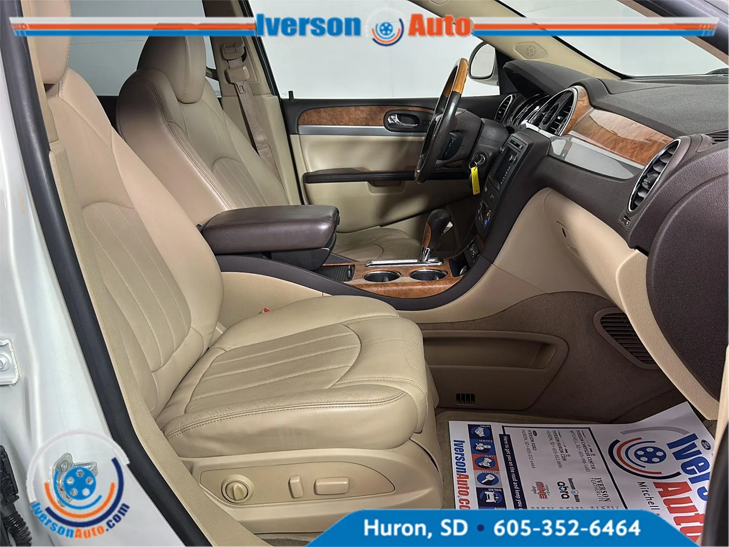 Used 2011 White Diamond Tricoat Buick CXL-2 image 30